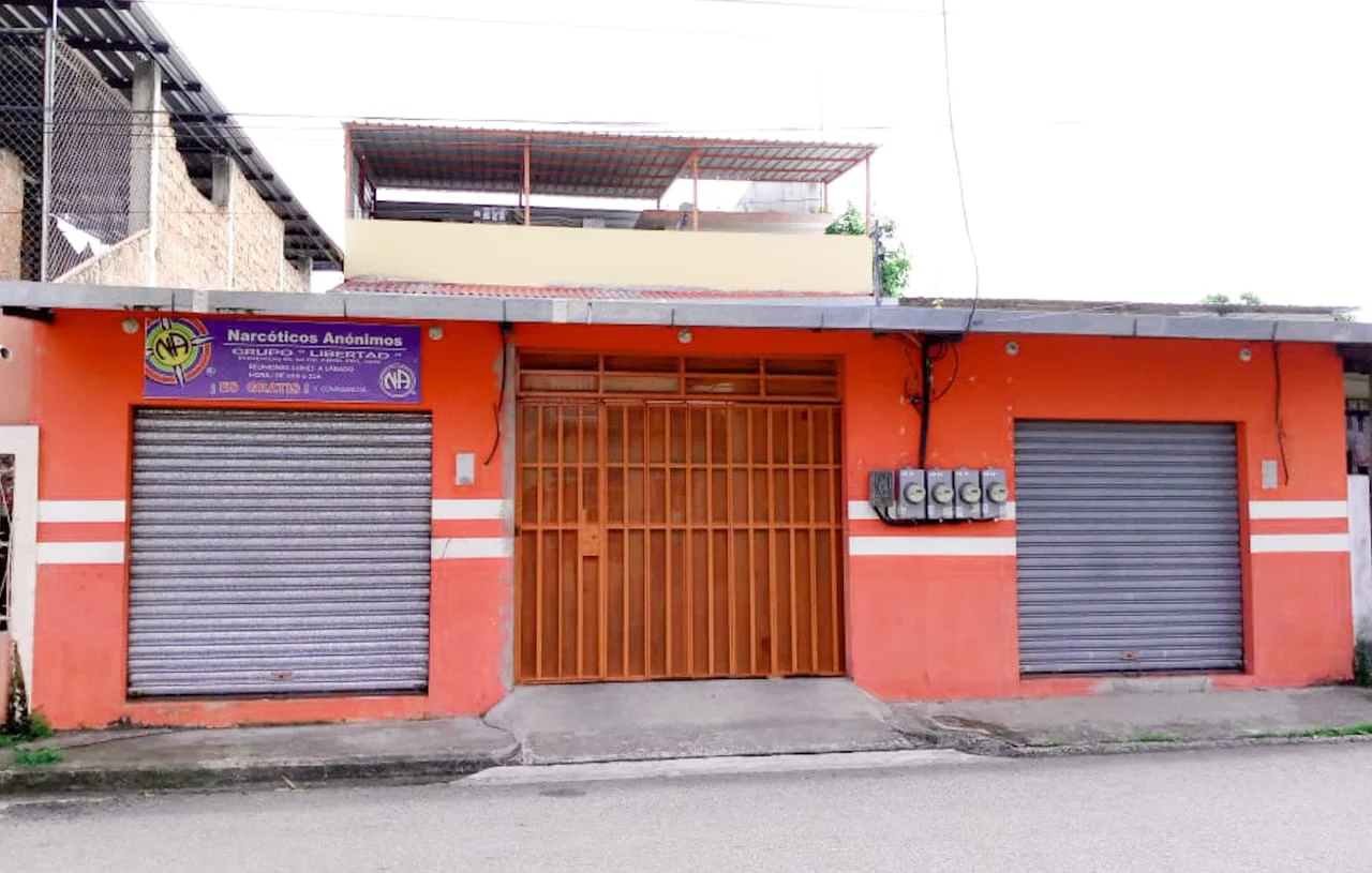 Venta de Casa 4 Dormitorios y con 2 Locales en Portoviejo, Ecuador