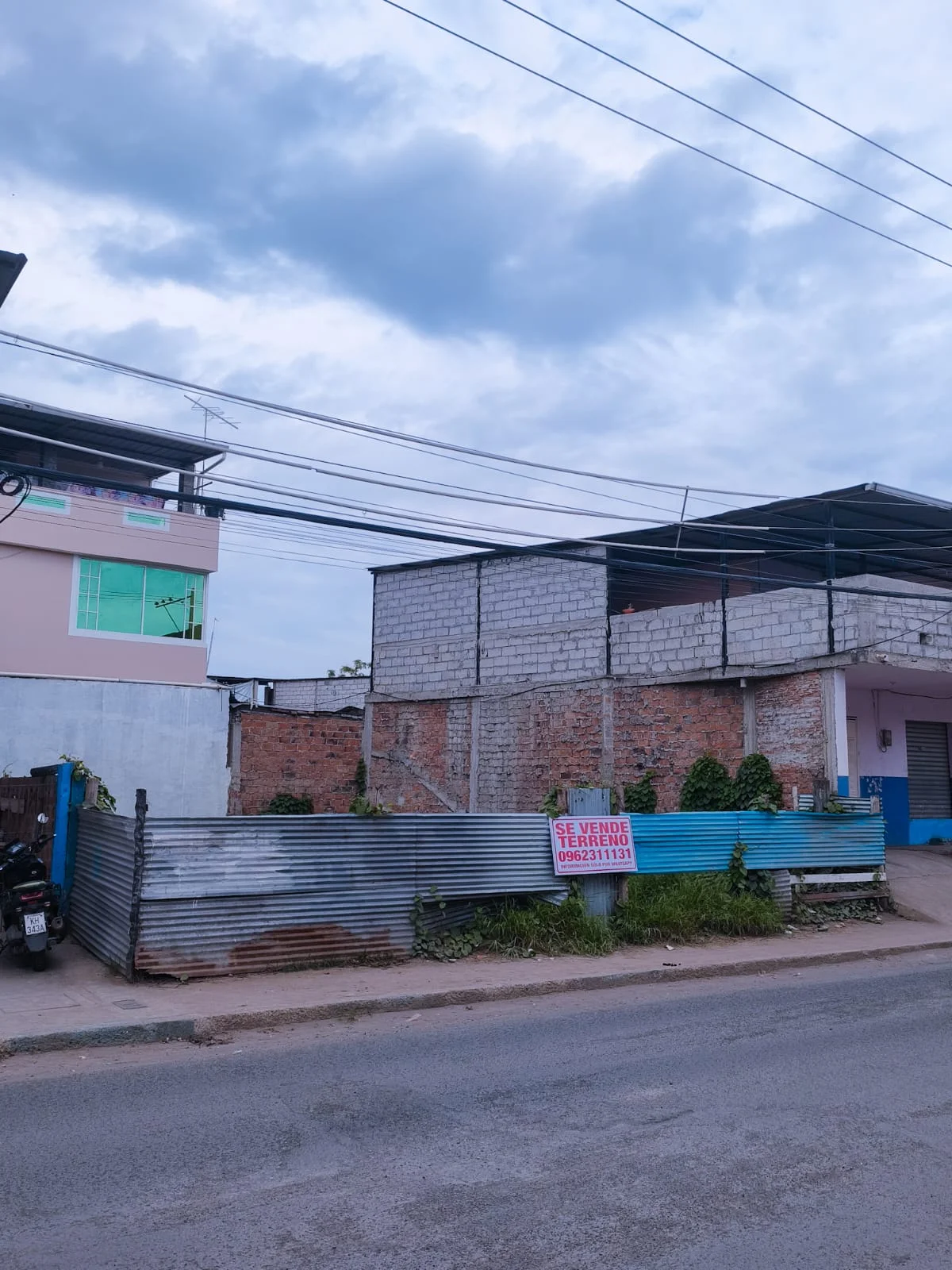 Venta de terreno en Manta de 110 M2 cerca de la Av 4 de noviembre